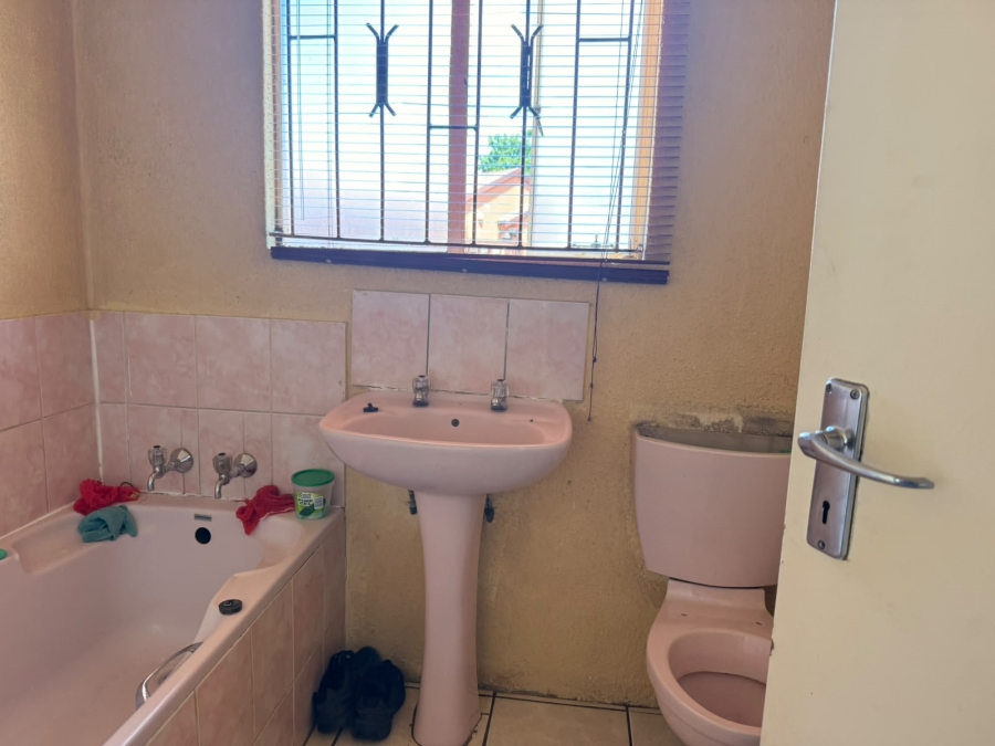 2 Bedroom Property for Sale in Tlhabane West North West